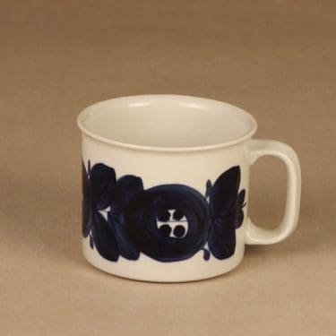 Arabia Anemone kaakaomuki, 40 cl, suunnittelija Ulla Procope, 40 cl, käsinmaalattu, signeerattu