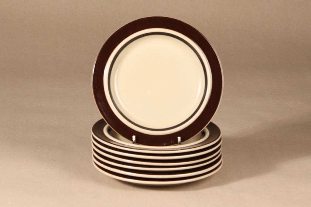 Arabia Ruija lautaset designer Raija Uosikkinen