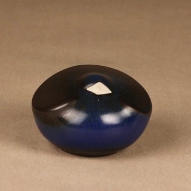 Arabia figuuri, lintu, suunnittelija Peter Winquist, lintu, signeerattu, käsinmaalattu