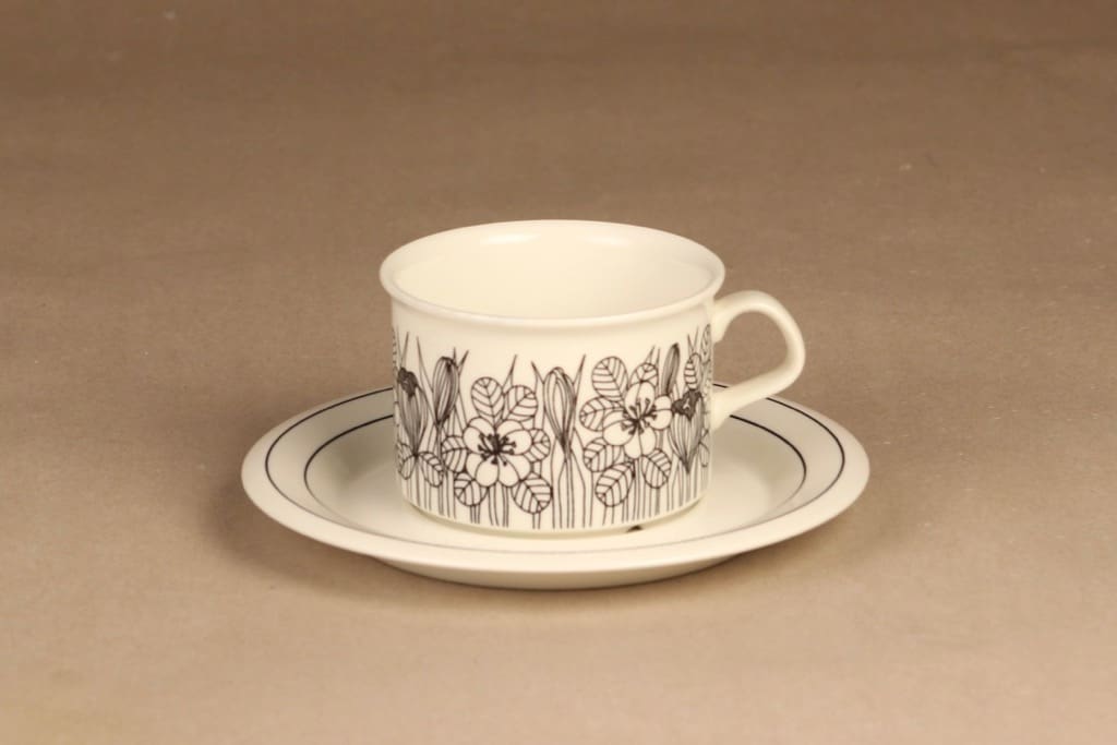 Arabia Krokus tea cup, B/W designer Esteri Tomula