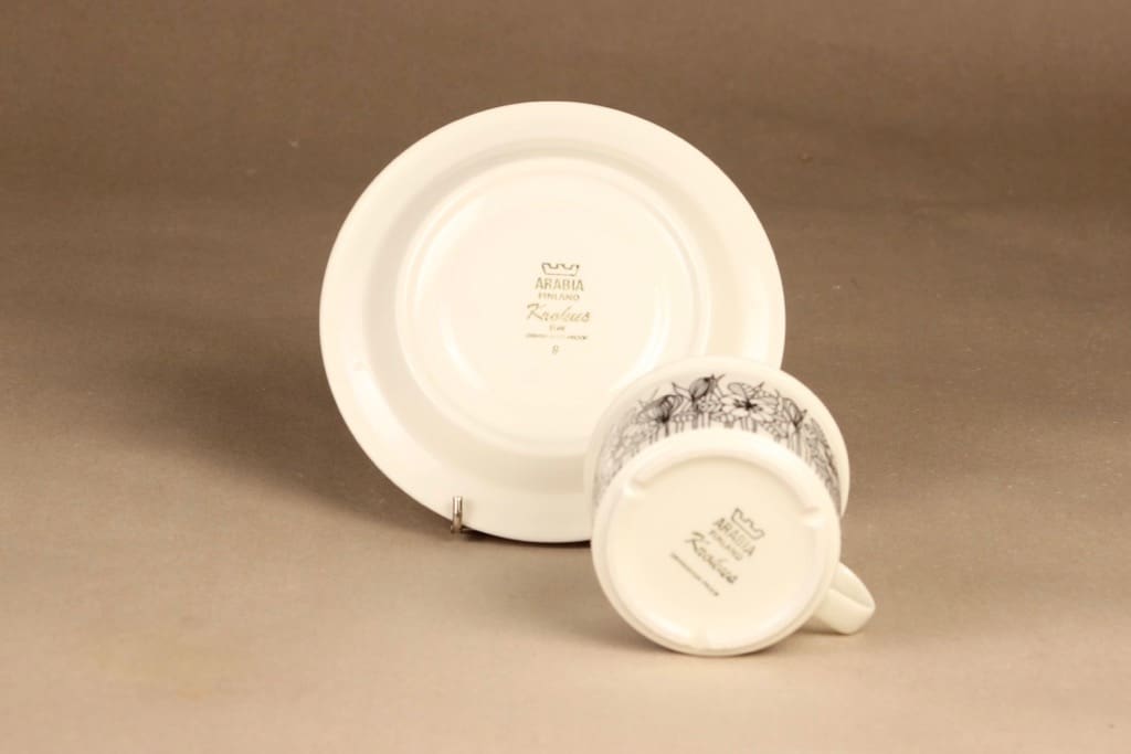 Arabia Krokus tea cup, B/W designer Esteri Tomula 3