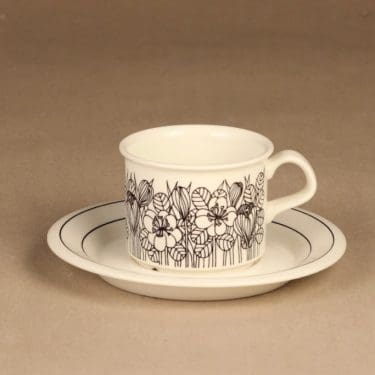 Arabia Krokus kahvikuppi, mustavalkoinen, suunnittelija Esteri Tomula, serikuva, kukka-aihe