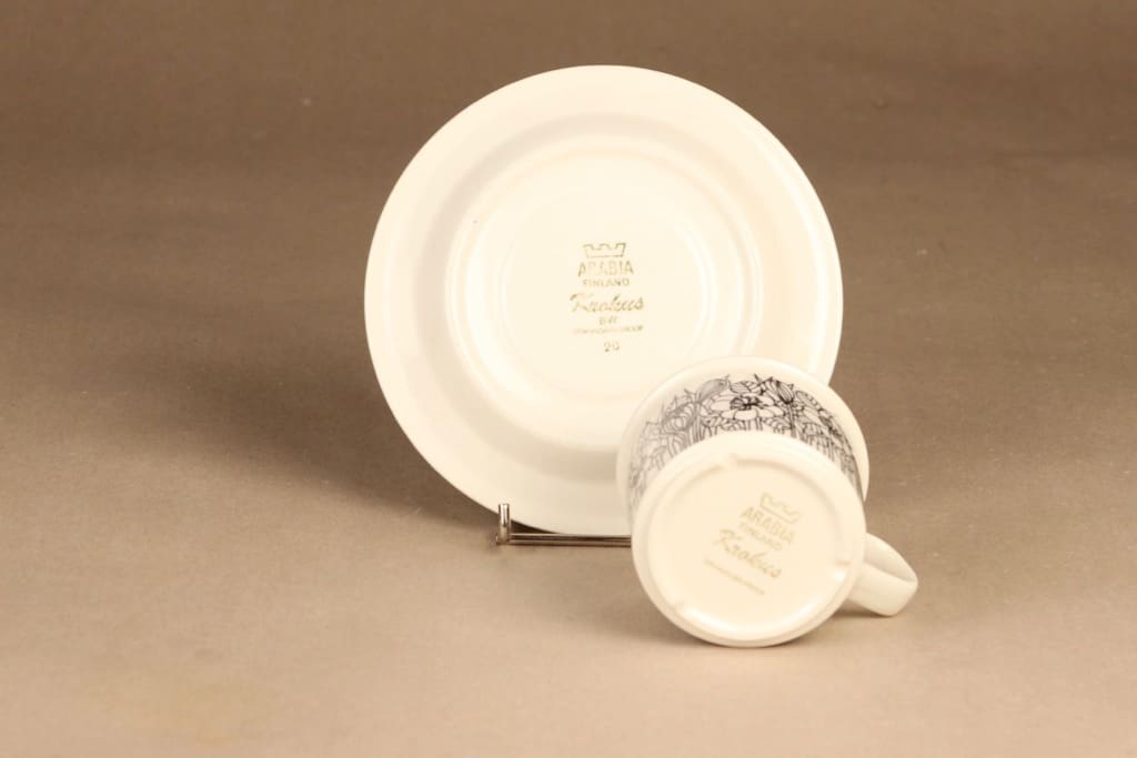 Arabia Krokus coffee cup, B/W designer Esteri Tomula 3