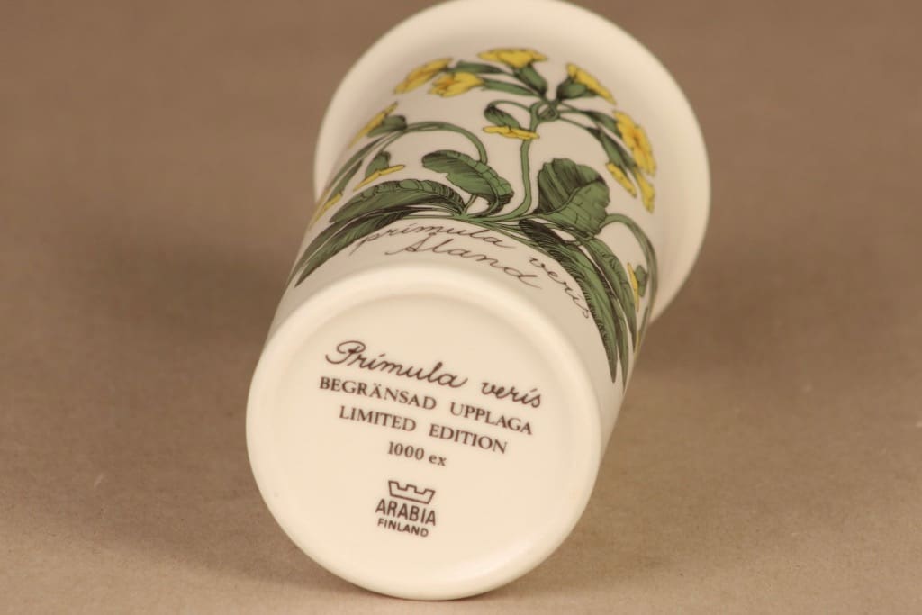 Arabia Botanica vase Primula veris designer Esteri Tomula 2