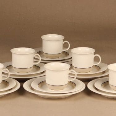Arabia Arctica Seita kahviastiasto, kuudelle, 6 kpl, suunnittelija Raija Uosikkinen, kuudelle, Kuppi 6.5*7 cm, asetin halkaisija 14 cm, pullalautasen 17.2 cm