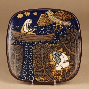 Arabia Kalevala vuosilautanen, 1980, suunnittelija Raija Uosikkinen, 1980, serikuva