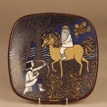 Arabia Kalevala vuosilautanen, 1982, suunnittelija Raija Uosikkinen, 1982, serikuva