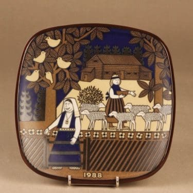 Arabia Kalevala vuosilautanen, 1988, suunnittelija Raija Uosikkinen, 1988, serikuva