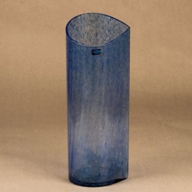 Nuutajärvi vase, blue designer Inkeri Toikka