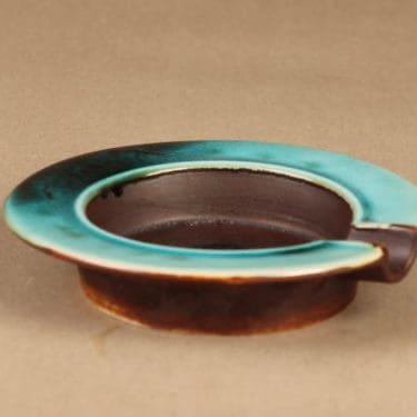 Arabia AH tuhka-astia, sikarille, suunnittelija Annikki Hovisaari, sikarille