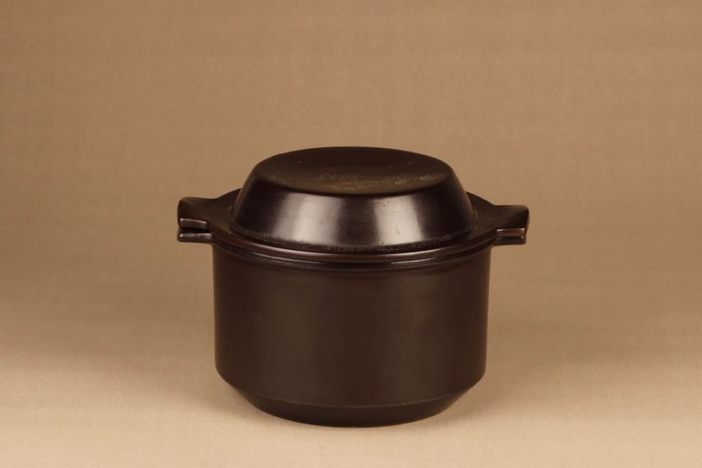 Arabia Liekki casserole with lid designer Ulla Procope