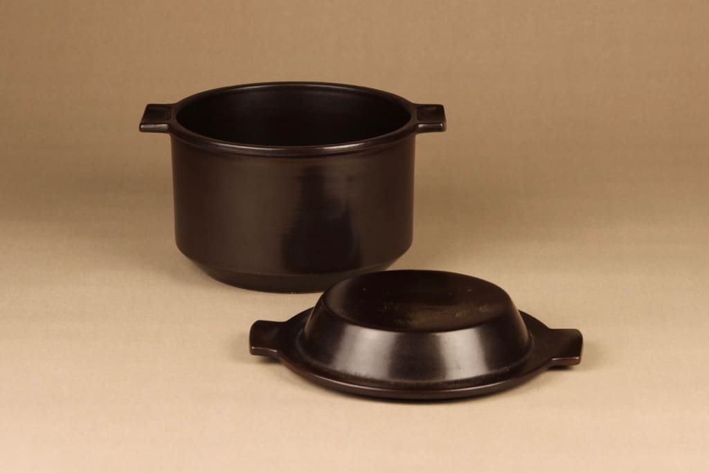 Arabia Liekki casserole with lid designer Ulla Procope 2
