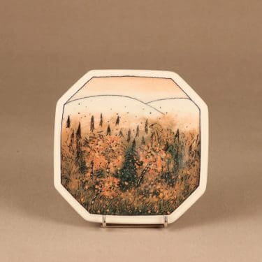 Arabia Ruska seinälaatta, Finnair, suunnittelija Heljä Liukko-Sundström, Finnair, 8-kulmainen, tilaustyö