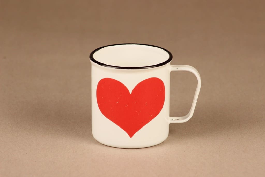 Finel Sydän muki, emali, suunnittelija Gunvor Olin-Grönqvist, emali, sydän