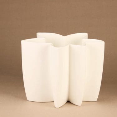 Arabia Carambola maljakko, valkoinen, suunnittelija Heikki Orvola, Pro Arte