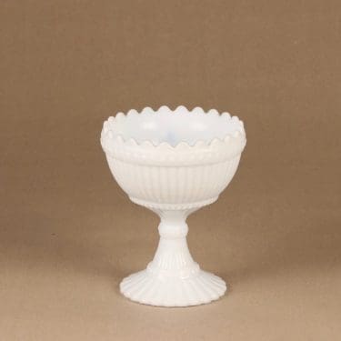 Nuutajärvi Mariskooli, valkoinen, suunnittelija Vuokko Nurmesniemi,