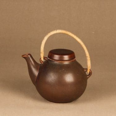 Arabia GA1 teekaadin, rottinkikahvalla, suunnittelija Ulla Procope, rottinkikahvalla, teekannu