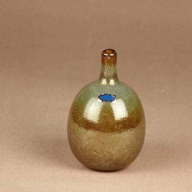 Nuutajärvi Mansikkapaikka koristepullo, signeerattu, suunnittelija Oiva Toikka, signeerattu