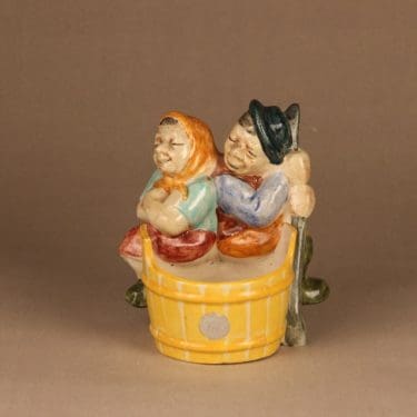 Kupittaan savi Matti ja Maija figuuri, käsinmaalattu, suunnittelija Artturi Numminen, käsinmaalattu, signeerattu