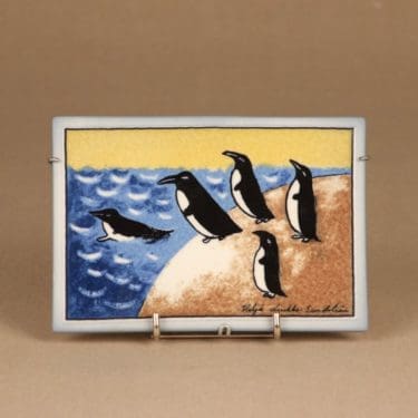 Arabia Rohkeutta seinälaatta, suunnittelija Heljä Liukko-Sundström, serikuva, pingviini