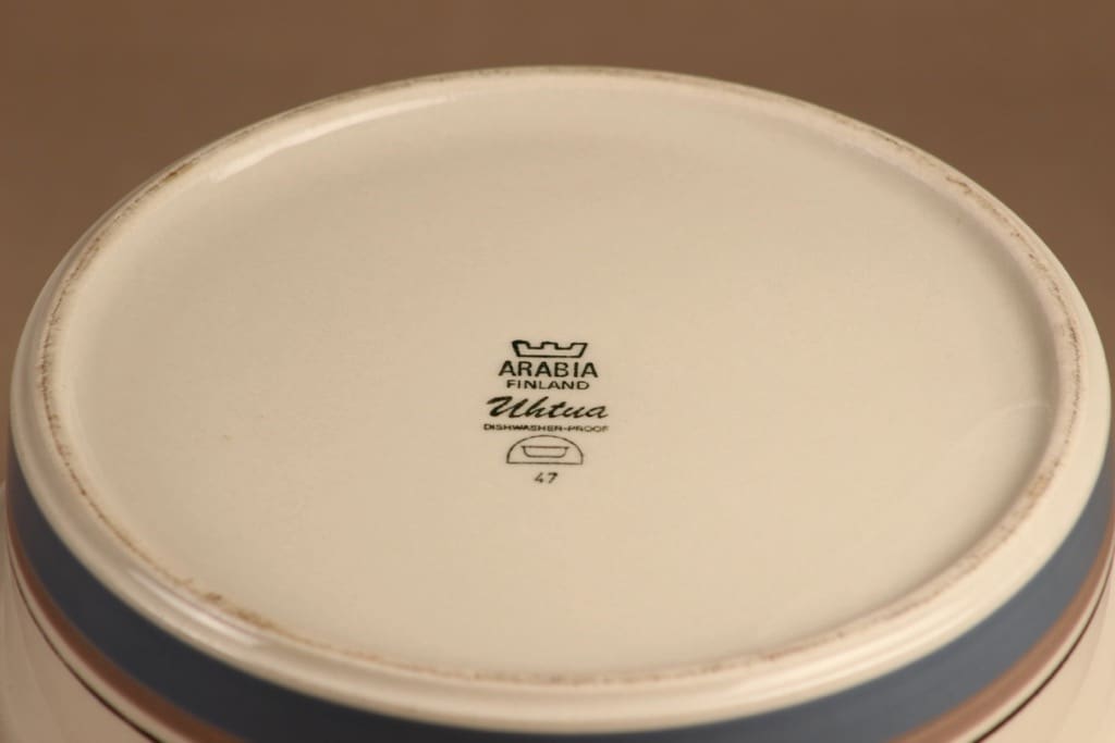 Arabia Uhtua vuoka, kannellinen, suunnittelija Inkeri Leivo, kannellinen, raitakoriste, pyöreä kuva 3