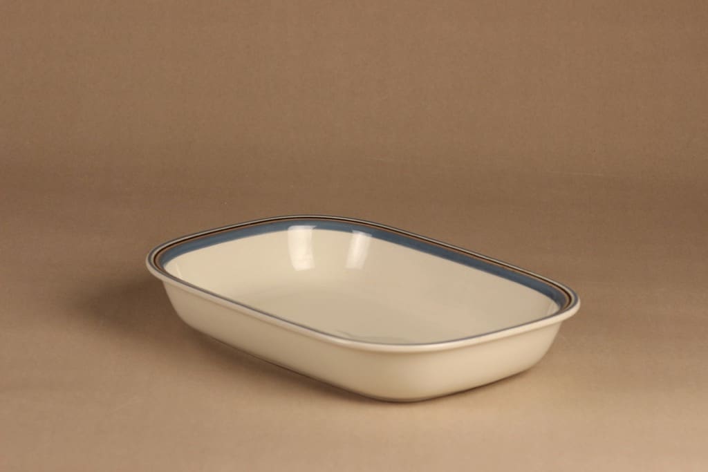 Arabia Uhtua casserole designer Inkeri Leivo