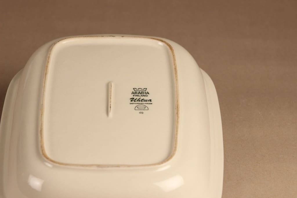 Arabia Uhtua casserole designer Inkeri Leivo 2