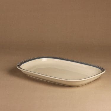 Arabia Uhtua tarjoiluvati, suunnittelija Inkeri Leivo, raitakoriste