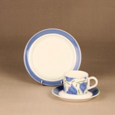 Arabia Balladi kahvikuppi ja lautaset suunnittelija Heikki Orvola