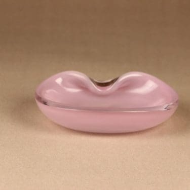 Iittala 3317 taide-esine, signeerattu, suunnittelija Tapio Wirkkala, signeerattu, Signeerattu Tapio Wirkkala Iittala. Milanon triennaali 1951.