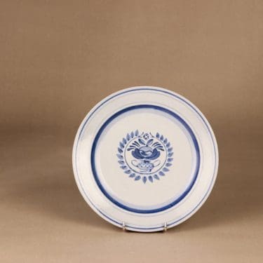 Arabia Blue Rose lautanen, matala 21 cm, suunnittelija Svea Granlund, matala 21 cm, käsinmaalattu,kukka-aihe