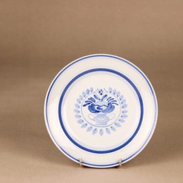 Arabia Blue Rose lautanen, matala 17.5 cm, suunnittelija Svea Granlund, matala 17.5 cm, käsinmaalattu,kukka-aihe