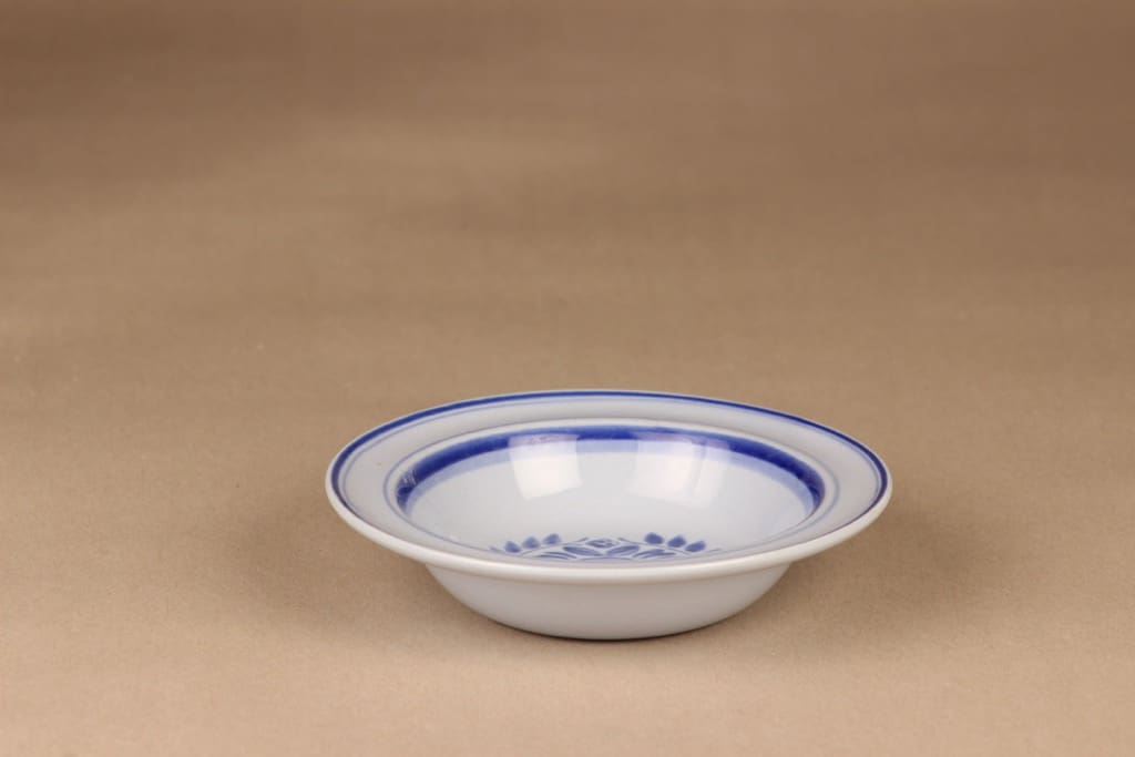 Arabia Blue Rose lautanen, syvä, suunnittelija Svea Granlund, syvä , käsinmaalattu,kukka-aihe