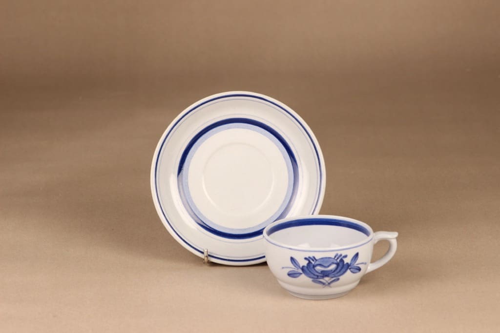 Arabia Blue Rose teekuppi, käsinmaalattu, suunnittelija Svea Granlund, käsinmaalattu, kukka-aihe kuva 2