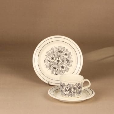 Arabia Krokus kahvikuppi ja lautaset, mustavalkoinen, suunnittelija Esteri Tomula, serikuva, kukka
