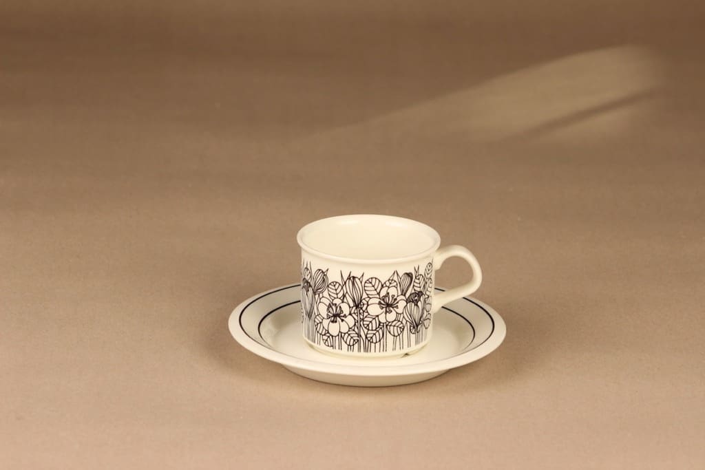Arabia Krokus coffee cup and plates designer Esteri Tomula 2