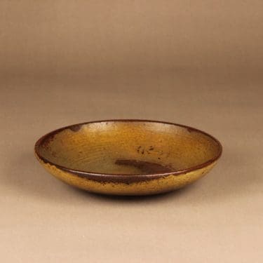 Arabia taidekeramiikkakulho, signeerattu, suunnittelija Raija Tuumi, signeerattu, käsindreijattu