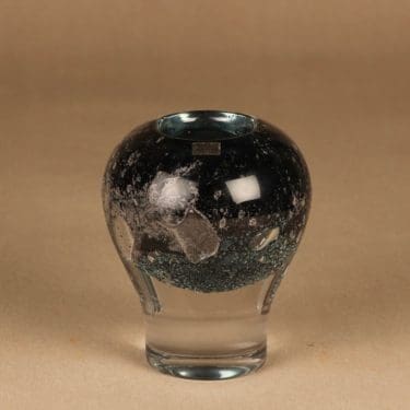 Nuutajärvi Vulcano taidelasi, signeerattu, suunnittelija Heikki Orvola, signeerattu, massiivinen, signeerattu