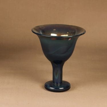 Nuutajärvi Maamme laulu taidelasimalja, numeroitu, suunnittelija Oiva Toikka, numeroitu, signeerattu, jalallinen