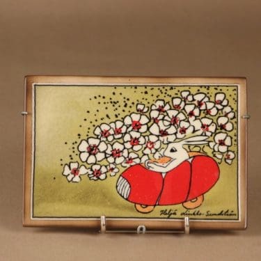 Arabia seinälaatta, Pääsiäisajelulla, suunnittelija Heljä Liukko-Sundström, Pääsiäisajelulla, tilaustyö