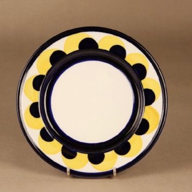 Arabia Paju lautanen, käsinmaalattu, suunnittelija Anja Jaatinen-Winquist, käsinmaalattu, signeerattu