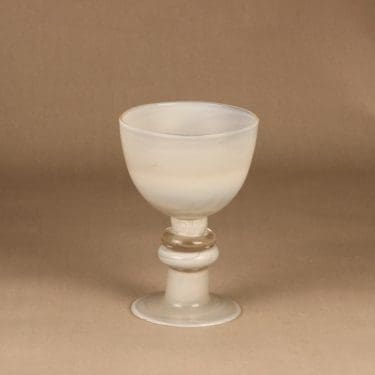 Nuutajärvi pikari, jalallinen, suunnittelija Heikki Orvola, jalallinen, signeerattu