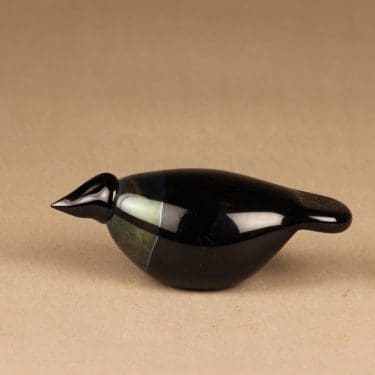 Nuutajärvi lintu , Variksenpoika, suunnittelija Oiva Toikka, Variksenpoika, signeerattu