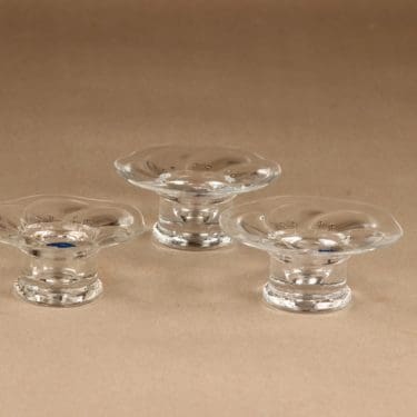 Nuutajärvi Lumme kynttilänjalka, kirkas, 3 kpl, suunnittelija Kerttu Nurminen, kukka