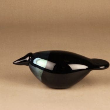 Nuutajärvi lintu , Varis, suunnittelija Oiva Toikka, Varis, signeerattu