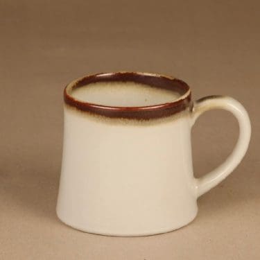 Arabia AM tuoppi, raitakoriste, suunnittelija Olga Osol, raitakoriste