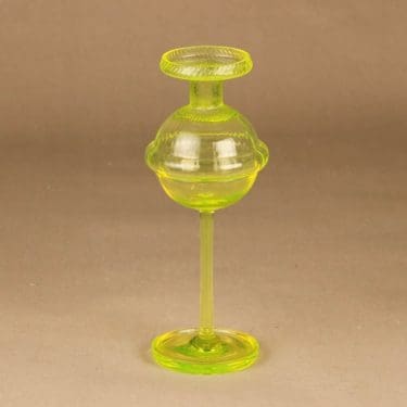 Riihimäen lasi Sulttaani kynttilänjalka, keltainen, suunnittelija Nanny Still,