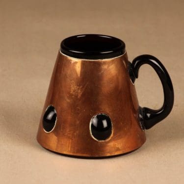 Kumela tuoppi, metallivanteessa, suunnittelija Jan Salakari, metallivanteessa