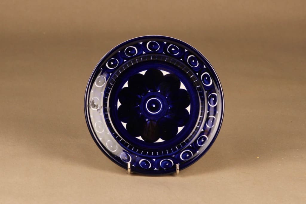 Arabia Valencia leivoslautanen, käsinmaalattu, suunnittelija Ulla Procope, käsinmaalattu, signeerattu