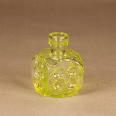 Riihimäen lasi Arpa on heitetty koristepullo, keltainen, suunnittelija Erkkitapio Siiroinen,